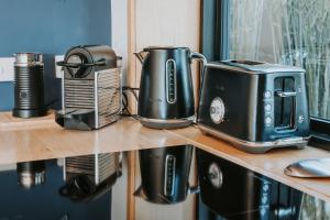 Příslušenství pro přípravu čaje a kávy v ubytování Finnview House