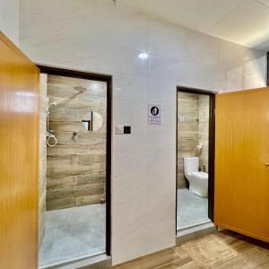 a bathroom with a shower with a glass door at Pertak Malai @ Kuala Kubu Bharu in Kuala Kubu Baharu