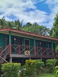 Gallery image of Mana Backpackers and Dive Resort in Mana Island
