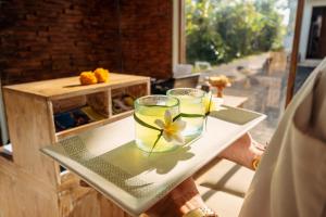 Nápoje v ubytování Manca Villa Canggu by Ini Vie Hospitality