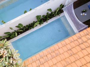 Bazén v ubytování Manca Villa Canggu by Ini Vie Hospitality nebo v jeho okolí