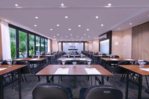Restaurace v ubytování Hotel NEO+ Kuta Legian by ASTON