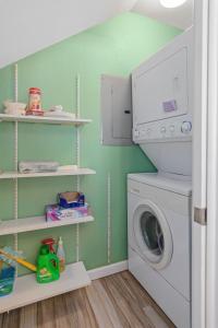 a laundry room with a washing machine and a washer at Sea Cottage Retreat 1009 in Port Isabel