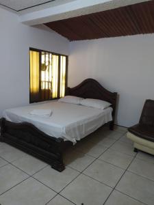 a bedroom with a bed in a room with a window at Casa de Campo El Regalo in Norcasia