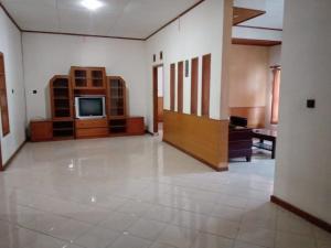 TV a/nebo společenská místnost v ubytování Villa Cipedes Syariah