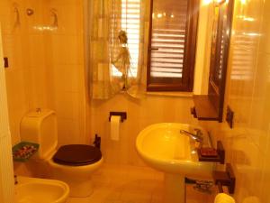 a bathroom with a sink and a toilet and a sink at Beb Eclissi in Fontane Bianche