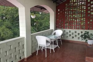 En balkon eller terrasse på Studio Appartment in Green & Tranquil Environment