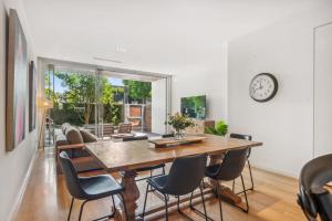 Ruang duduk di Arcady a modern townhouse in Norwood