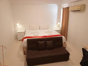 Postel nebo postele na pokoji v ubytování Holiday House Kata & Karon Phuket Hotel