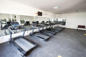 Fitness centrum a/nebo fitness zařízení v ubytování Hamdan Plaza Hotel Salalah, an HTG Hotel