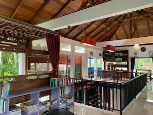 Restoran atau tempat makan lain di Large House with Swimming Pool-Griya Alcheringa