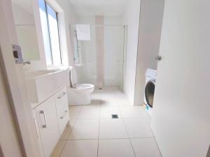 Koupelna v ubytování GablesBox HilMaraylya 2Br granny flat with WiFi