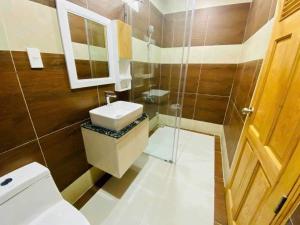 Ένα μπάνιο στο Jolilian Hotel & Apartment