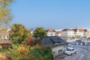 a building with a car parked in a city at Riverside Appartement - City Center in Krems an der Donau