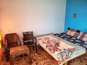 Llit o llits en una habitació de Namaste Bhagsu - Rooms & Rooftop Cafe