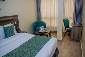 The Kolel Hotel and Suites客房内的一张或多张床位