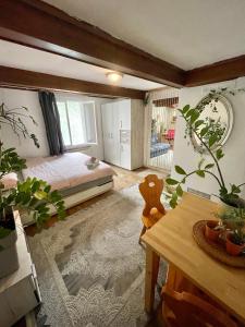ein Schlafzimmer mit einem Bett und einem Tisch darin in der Unterkunft Cozy Room in an old Farmhouse near Vaduz in Sevelen