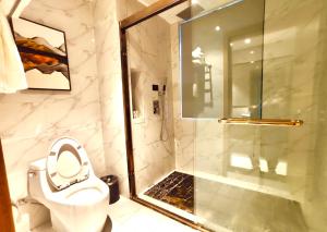 a bathroom with a toilet and a shower at Zhangjiajie ViVi Boutique Hotel in Zhangjiajie