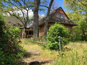 Κήπος έξω από το Romantic house at lake balaton