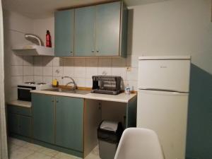 Nhà bếp/bếp nhỏ tại George house +8 ảnh