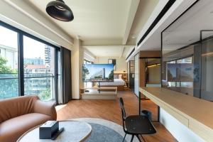 an apartment with a living room and a bedroom at Mia Hotel - Shanghai Xuhui Jiaotong University in Shanghai