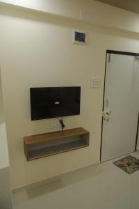 A television and/or entertainment centre at Antique Home Stay