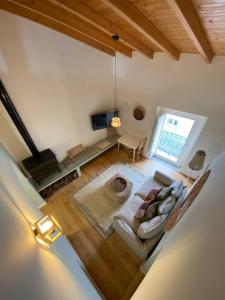 an overhead view of a living room with a couch at Casa da Corredoura in Évora