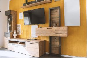 A kitchen or kitchenette at Zum kleinen Italiener - Ristorante Pizzeria Pension