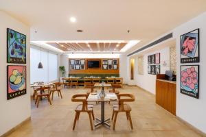 Lemon Tree Hotel Chandigarh餐厅或其他用餐的地方