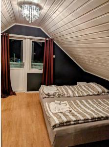 Postel nebo postele na pokoji v ubytování Lovely House in Tromso with amazing wiev