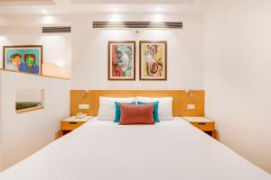Lemon Tree Hotel Chandigarh客房内的一张或多张床位