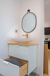 a bathroom with a sink and a mirror at La Petite Échoppe - Chartrons in Bordeaux