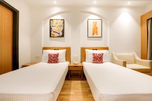 Lemon Tree Hotel Chandigarh客房内的一张或多张床位
