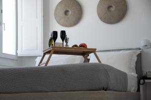 a bed with a wooden table on top of it at Lemon Tree Houses in Áno Meriá