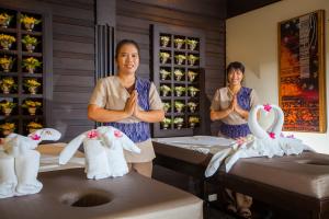 two women standing in a massage room with swan towels at Huernnana Boutique Hotel in Phrae +38 photos