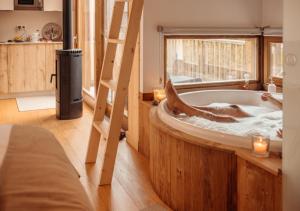 A bed or beds in a room at Cabanas de Udra