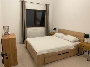 Giường trong phòng chung tại Complex Casa Buna Vestire
