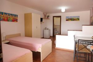 A bed or beds in a room at B&B Le Colline Country House