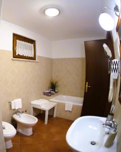 A bathroom at B&B Le Colline Country House