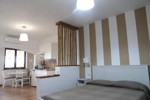 A bed or beds in a room at B&B Le Colline Country House