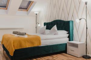 Postel nebo postele na pokoji v ubytování APARTAMENTY PRZY PARKU- Parking GRATIS!!!
