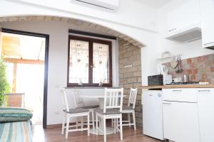 A kitchen or kitchenette at B&B Le Colline Country House