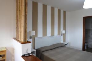 A bed or beds in a room at B&B Le Colline Country House