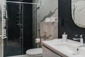 Koupelna v ubytování APARTAMENTY PRZY PARKU- Parking GRATIS!!!