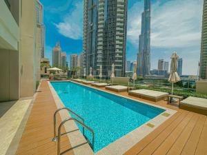 Bazén v ubytování HiGuests - Beautiful 2BR on 35th floor With Amazing City View nebo v jeho okolí