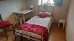 Posteľ alebo postele v izbe v ubytovaní Le Rondini di Casa Bernardi, sole e natura sulle Dolomiti Wi-Fi PetFriendly