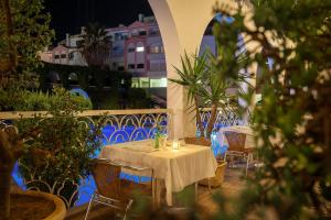 Un restaurante o sitio para comer en Clube Vilarosa