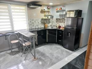 Kuchyň nebo kuchyňský kout v ubytování Садиба Федорчуків За рікою