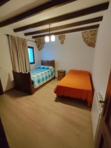 a bedroom with two beds in a room at Casa Gomez in Gaucín