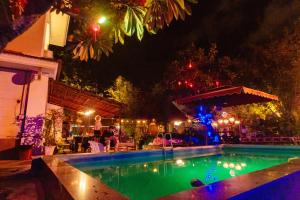 Bazén v ubytování Serendipity Experience Hoi An Hostel nebo v jeho okolí
